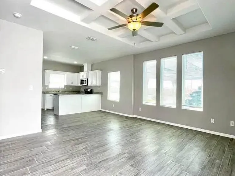 5204 S Dahlia St #2 — Photo 4