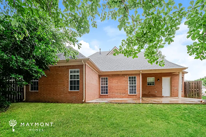 8441 Shady Elm Dr — Photo 3