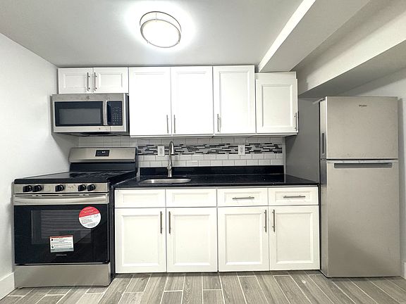 2nd image of 659 Essex St #1B
