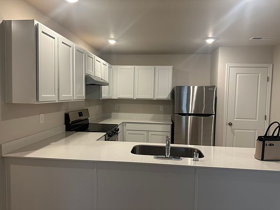 2nd image of 231 NE Olympic Rdg