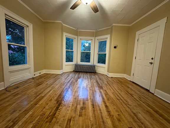 2nd image of 25 Oak St E #B