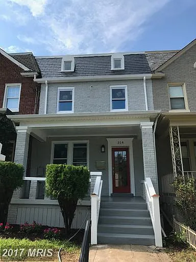 314 Madison St NW photo 1
