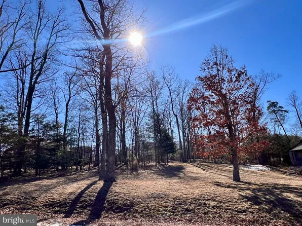 37 Wampum Ln, Hedgesville, WV 25427