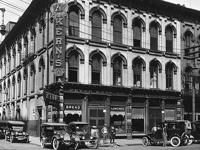 Flagship Kern's Apartments — Photo 32