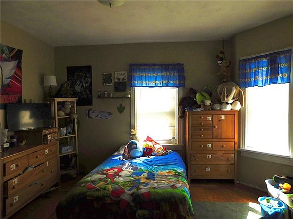 4th image of 58 Myrtle St