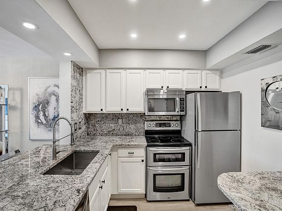 2nd image of 4025 N Federal Highway #319B
