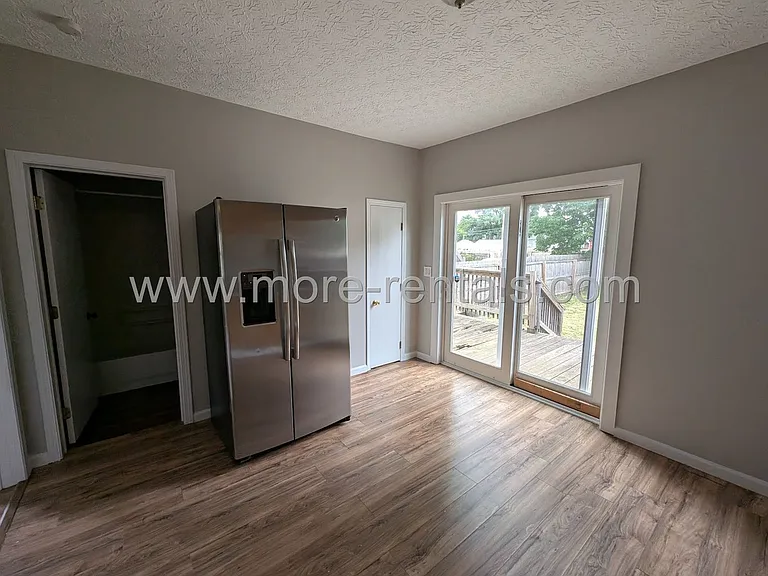 554 E Gates St — Photo 6