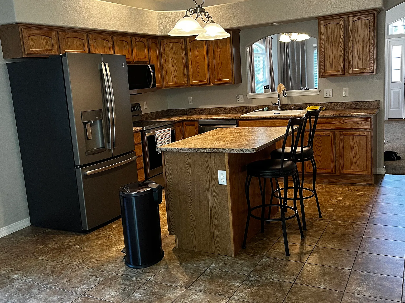 1013 Cedarcrest Dr — Photo 2