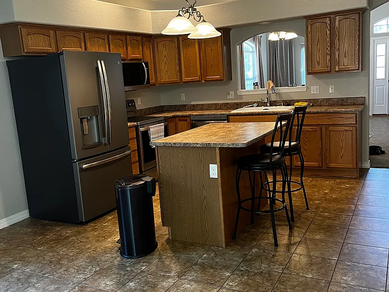 1013 Cedarcrest Dr — Photo 2