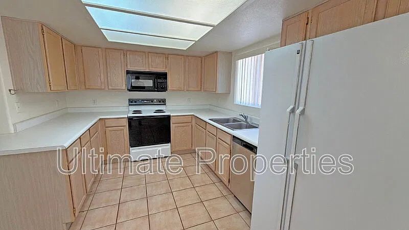 3 bed, 2.0 bath, 1496 sqft, $2,095 — Photo 4