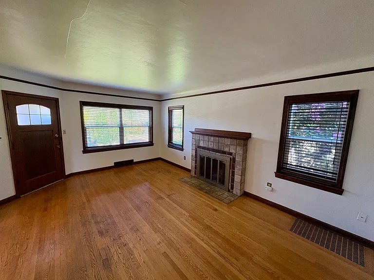 8028 Jones Ave NW — Photo 4