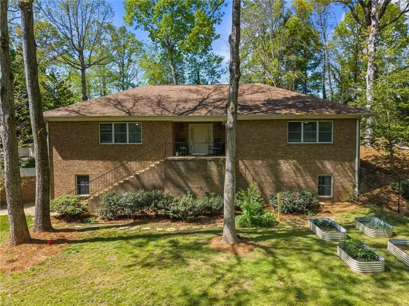 725 Nix Dr, Gainesville, GA 30501