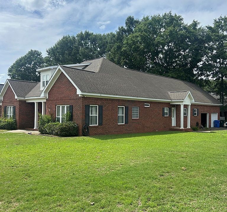 2nd image of 207 Petersburg Ct