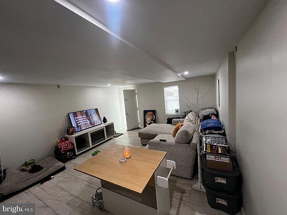 5th image of 6422 Oxford Ave