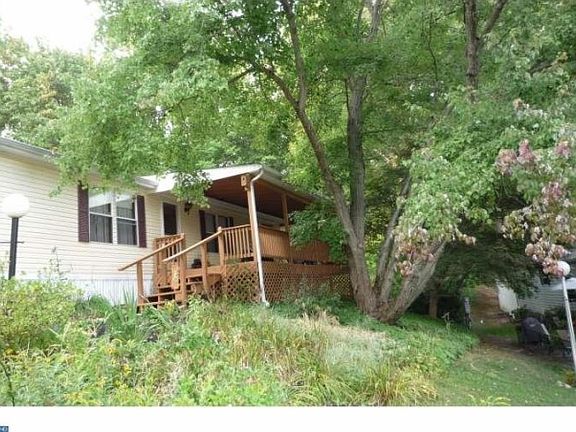 2nd image of 14 Melissa Ln