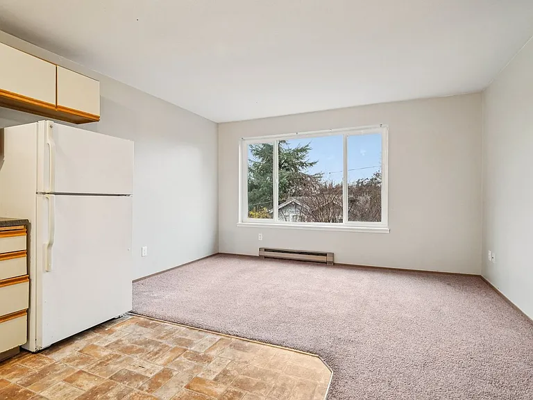 Adams Court Apartments — Photo 62