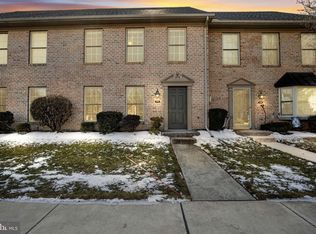 379 Melbourne Ln, Mechanicsburg, PA 17055