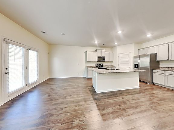 5th image of 703 Millwood Dr