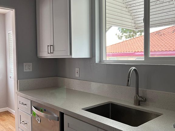 3rd image of 4420 48th St