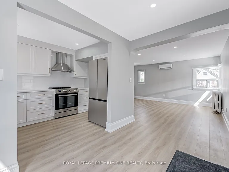 79 25th St #2 — Photo 5