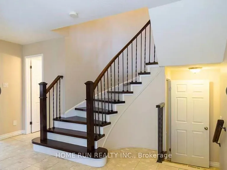 2067 Legrand Cres — Photo 5