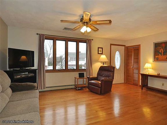 2nd image of 14 Vineyard Ave