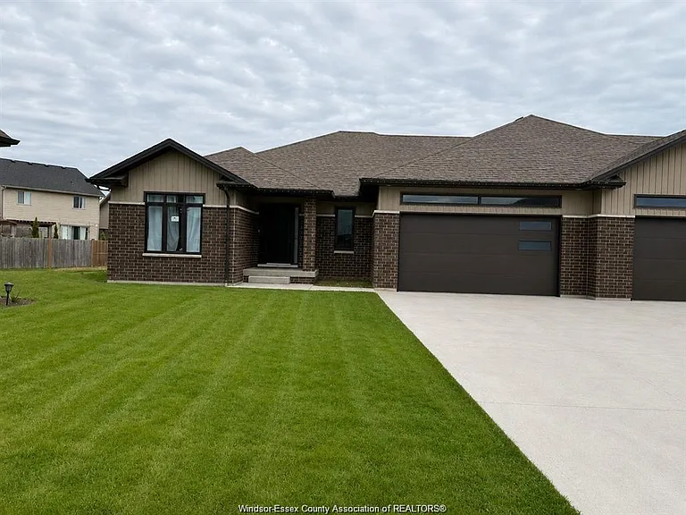 85 Bordeaux Pl — Photo 1