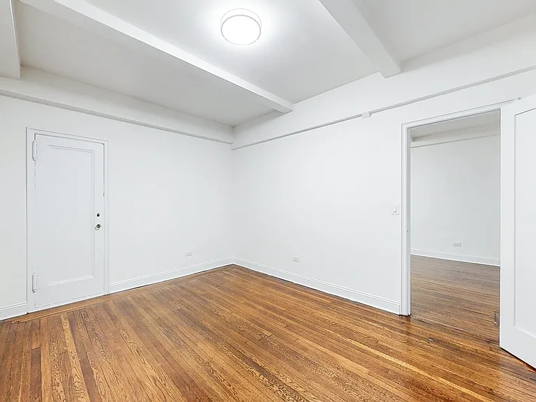 140 E 46th St #2B — Photo 7