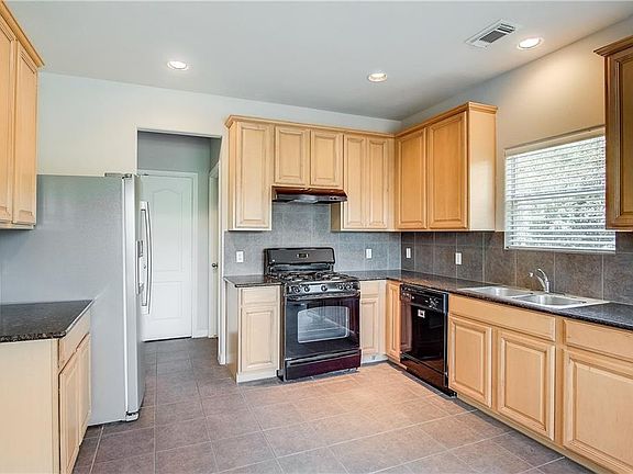 4th image of 1901 Sorghum Hill Dr