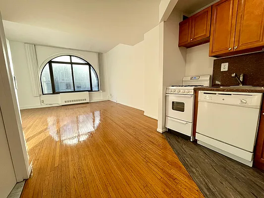 Rented by J PRESTON AND ASSOCIATES INC | media 19