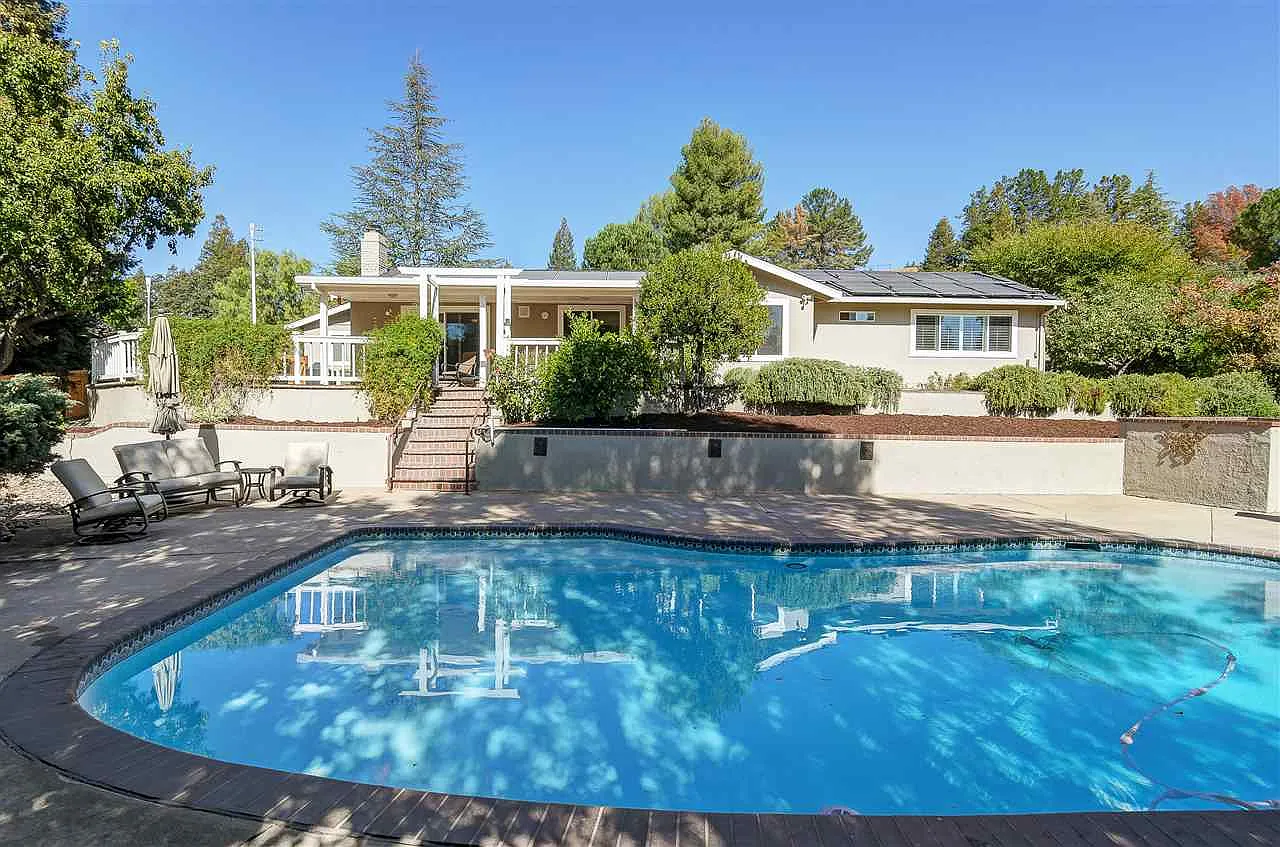 702 Dolphin Dr photo 1