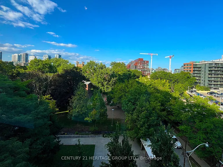393 King St E #404 — Photo 24