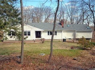 9 Hemlock Ln, Kinnelon, NJ 07405