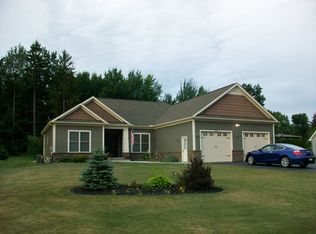 4196 Foxwood Dr, Williamson, NY 14589