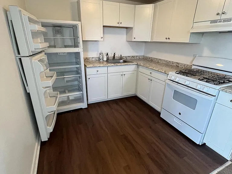 168 N Bonsall Ave — Photo 7