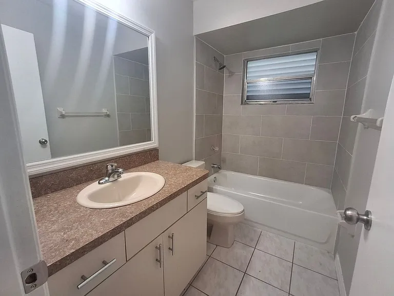 1526 SE Clearmont St — Photo 10