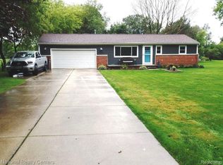 1810 Gray Rd, Howell, MI 48843