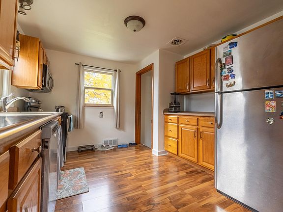 4th image of 427 Lennox St