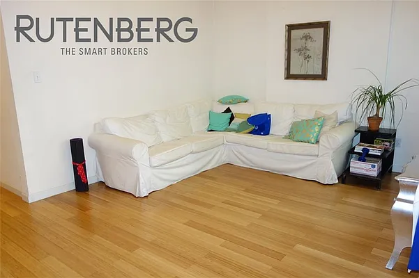 Rented by R New York | media 27