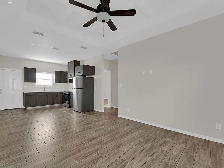 1013 La Pointe Ave #1 — Photo 22