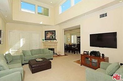 4th image of 132 S Maple Dr #Penthouse 3