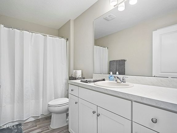 4th image of 121 Moorcroft Way