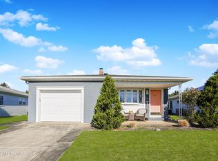 64 Pirogue St, Toms River, NJ 08757