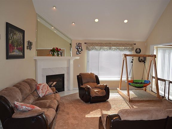3rd image of 50685 Shenandoah Dr