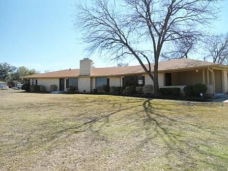 1st image of 325 Crescent Dr