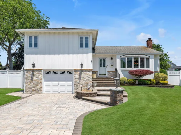 1182 Adrienne Lane, Seaford, NY 11783