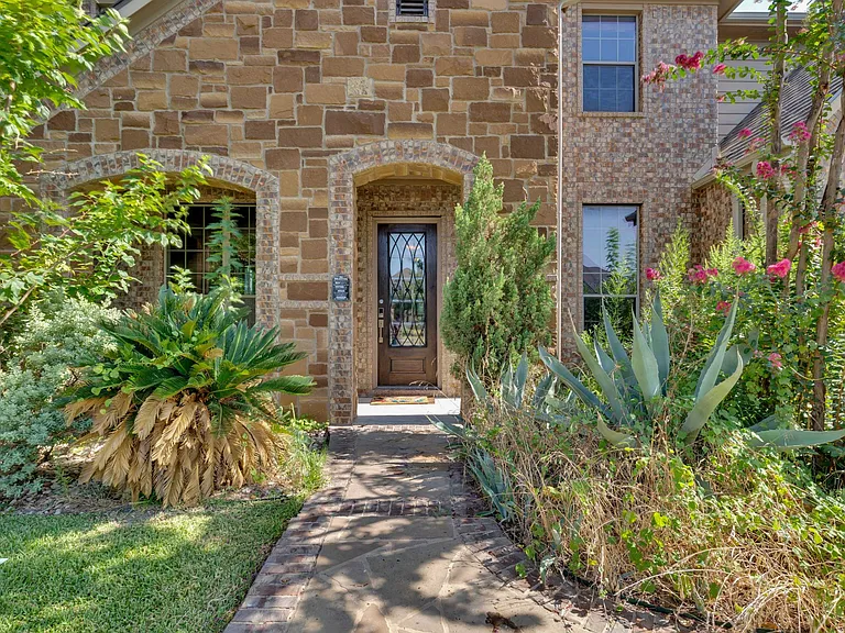 2500 Speidel Dr — Photo 3