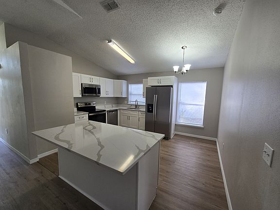 4th image of 17533 Silver Creek Ct