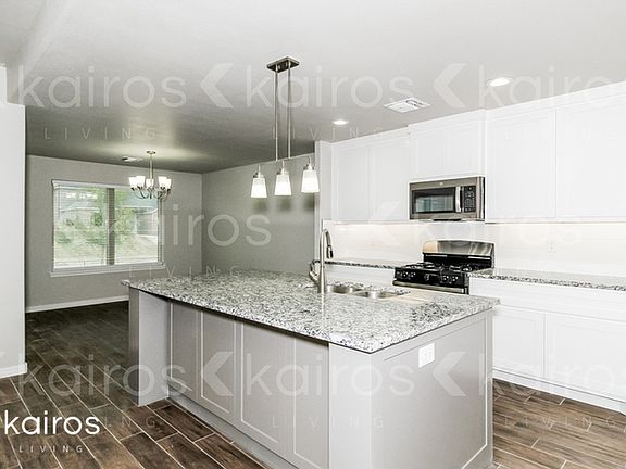 5th image of 2804 Destin Ave
