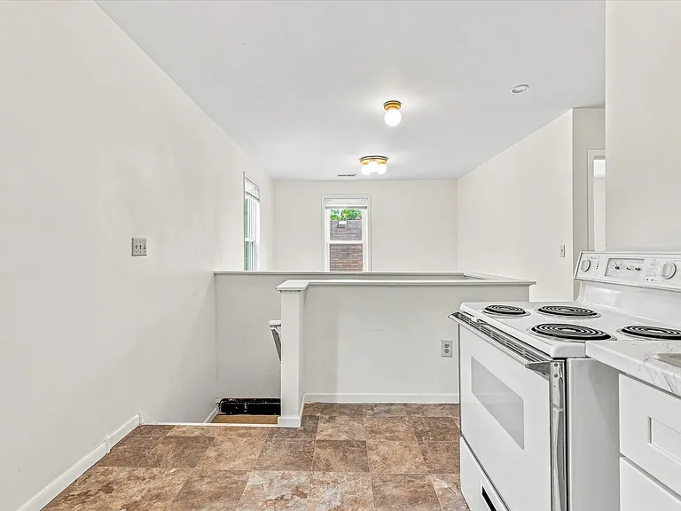 1046 15th Ave SE — Photo 16